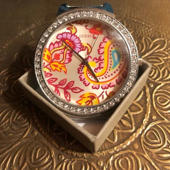 GUESS PAISLEY WATCH face - Picture 6 of 6